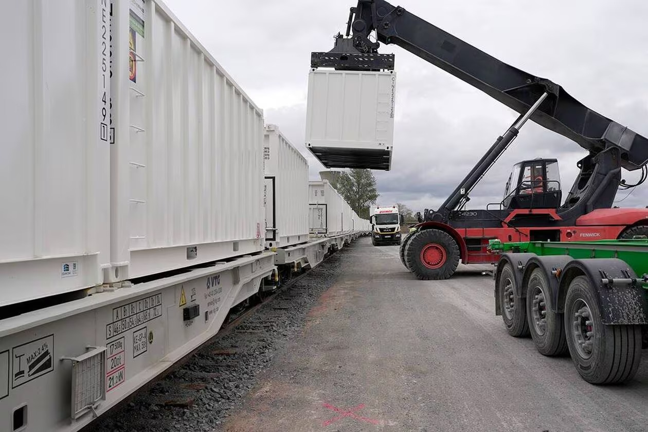 Entre Paris et Voutré, un train économise 25 000 kilomètres de camion par jour. | CARRIÈRES DE L’OUEST